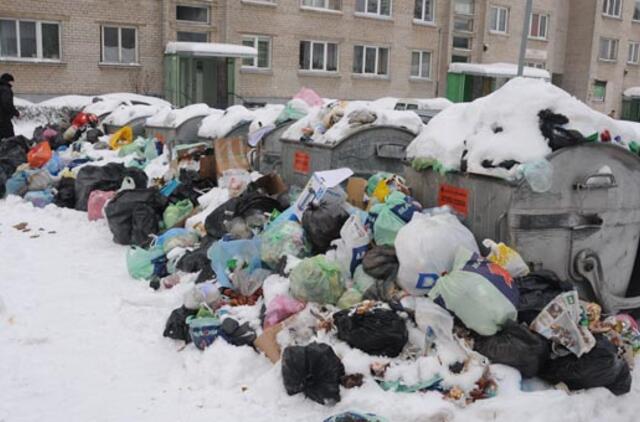 Iškritus sniegui klaipėdiečiams atliekas teks nešti toliau