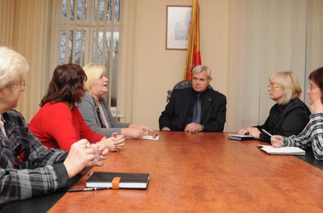 Moterys nori savanorystės ir bendruomeniškumo