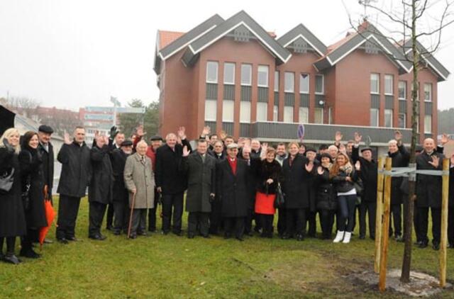 Neringa skendo sveikinimų gausybėje