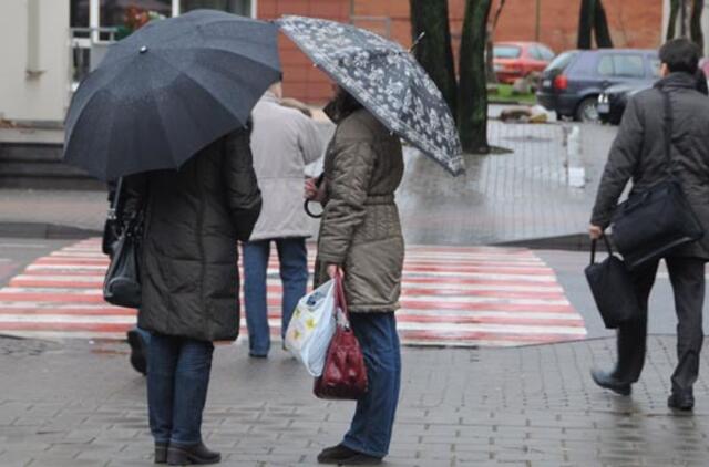 Orai išliks apniukę ir drėgni