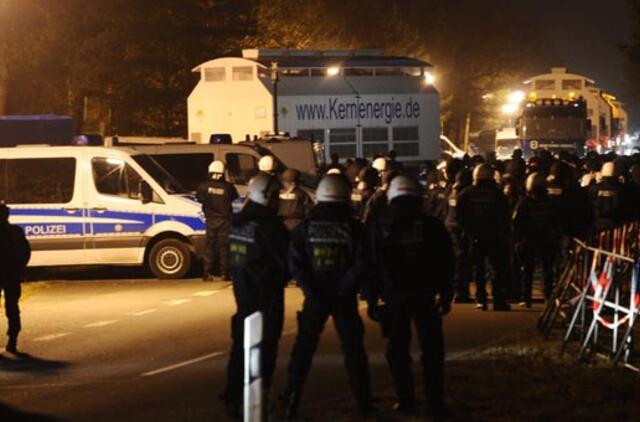 Po penkių dienų kelionės konteineriai su branduolinėmis atliekomis pasiekė tikslo vietą Vokietijoje