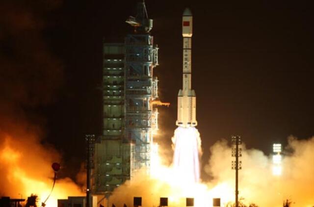 Singapūro verslininkas nupirko bilietus į kosmosą visai savo šeimai