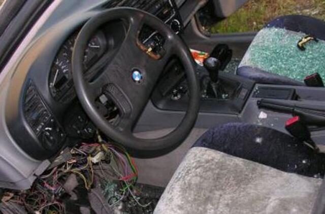 Vagis automobilyje paliko savo tapatybės kortelę