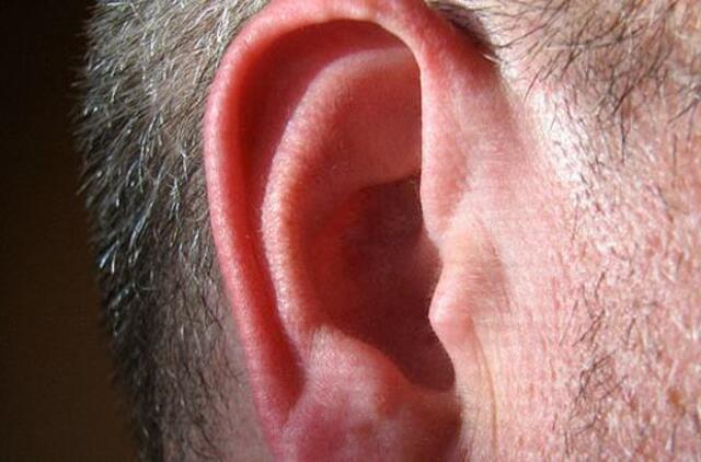 Vyras peštynių metu varžovui nukando ausį