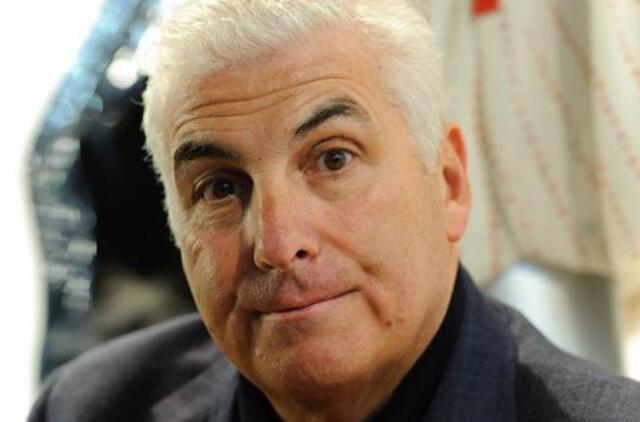 Amy Winehouse tėvas nenori, kad kas nors kurtų filmus apie jo dukrą