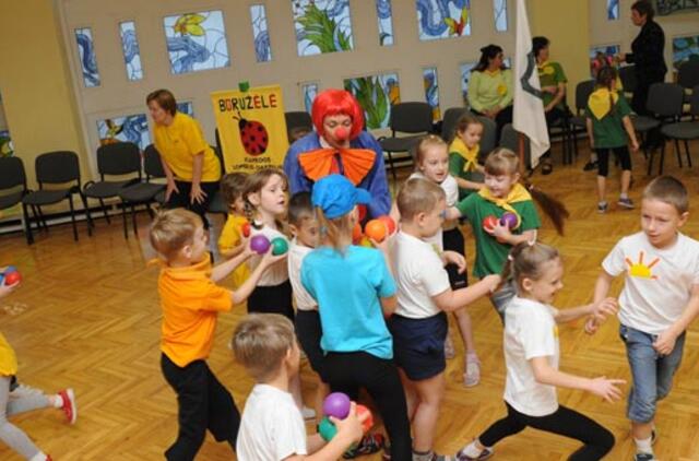 Darželinukai rinko sveikuolių sveikuolius