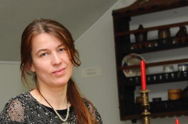 Drakono veidrodiniai atspindžiai: imperatorius, roplys ir minia