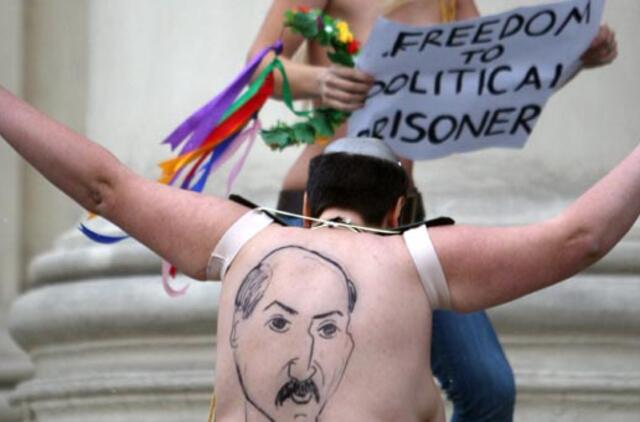 "Femen" aktyvistės deportuotos iš Baltarusijos