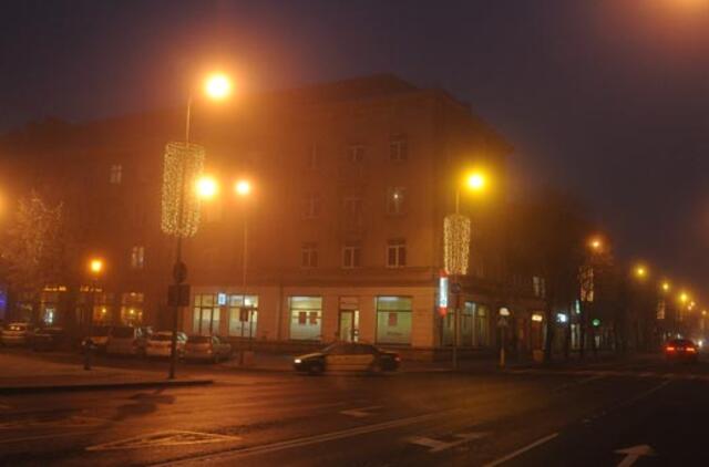 Naktį į šeštadienį didžiojoje Lietuvos dalyje prognozuojami krituliai, lijundra, rytą - plikledis