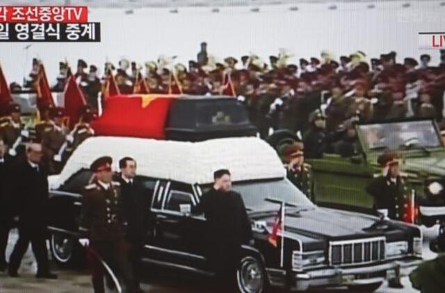 Prasidėjo Kim Čen Iro laidotuvių ceremonija