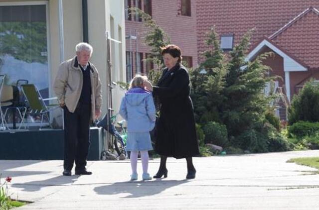 Teismas nusprendė: Drąsiaus Kedžio dukra turi gyventi su mama