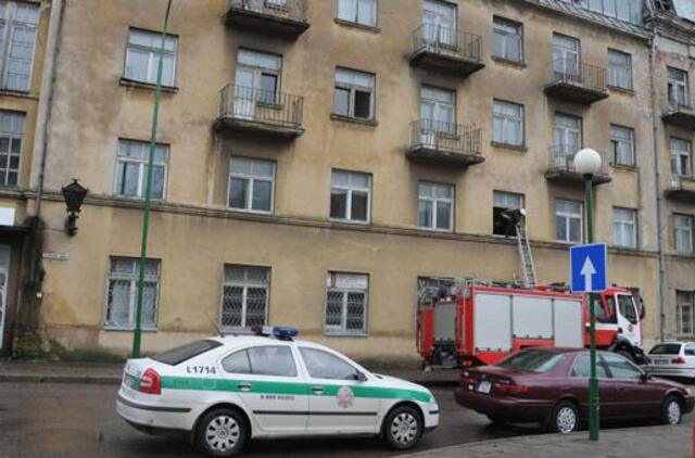 Vėjas daužo "Viktorijos" viešbučio langus