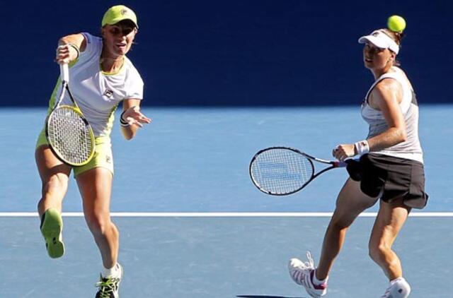 "Australian Open" moterų dvejetų varžybas laimėjo Svetlana Kuznecova ir Vera Zvonariova