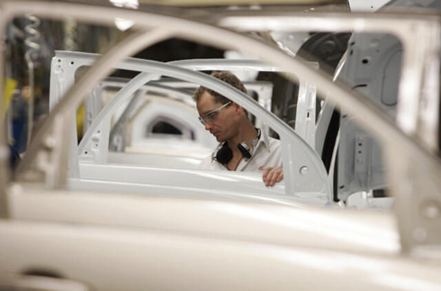 "General Motors" susigrąžino didžiausio automobilių gamintojo karūną