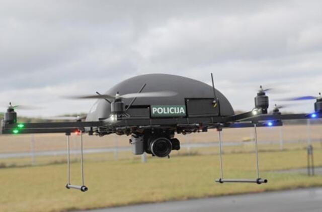 Policija skęsta piniguose, perka žaislus