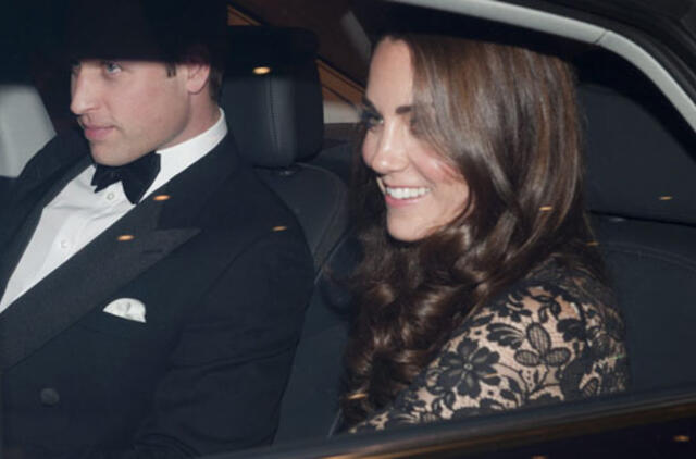 Princas Villiamas su žmona Kate apsilankė filmo premjeroje