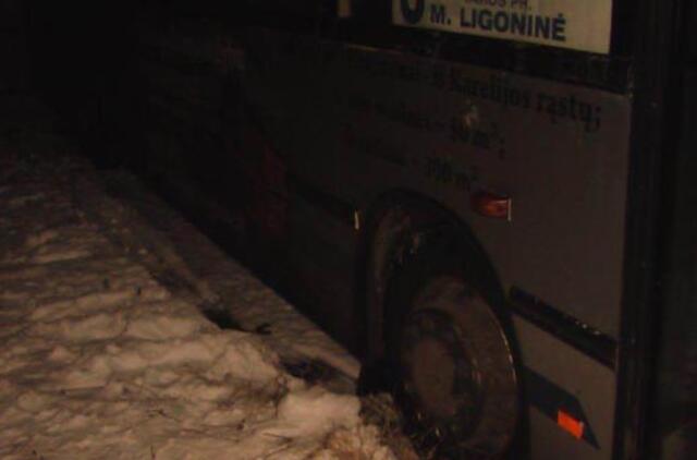 Remontuojamas autobusas mirtinai prispaudė vyrą