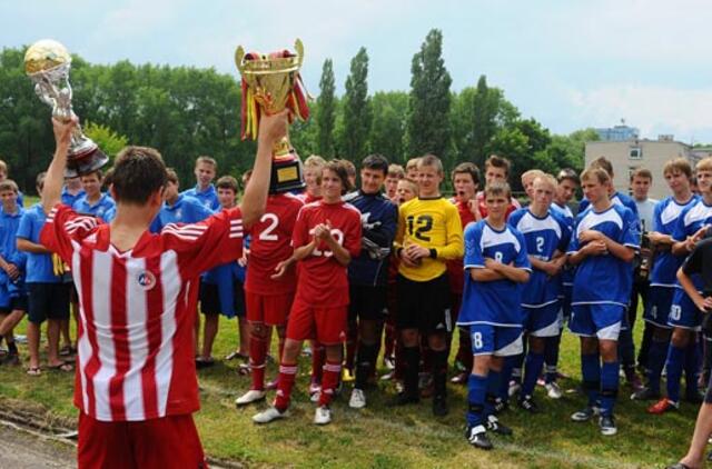 Rengiamas futbolo turnyras Mero taurei laimėti