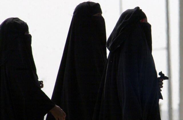 Saudo Arabijoje tik moterys galės pardavinėti apatinį trikotažą moterims