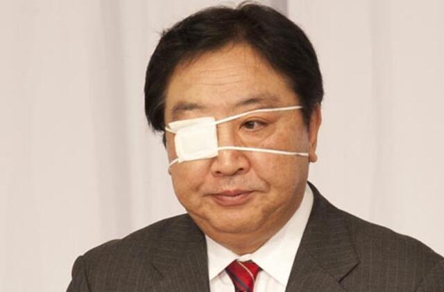 Savo partijos suvažiavime Japonijos premjeras pasirodė pamušta akimi