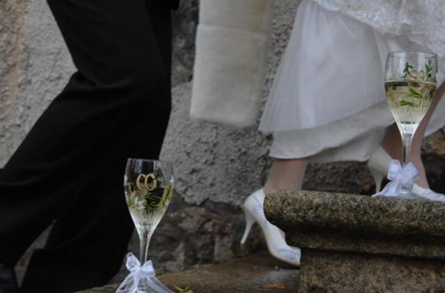 Taupymo sumetimais poros dažniau tuokiasi žiemą