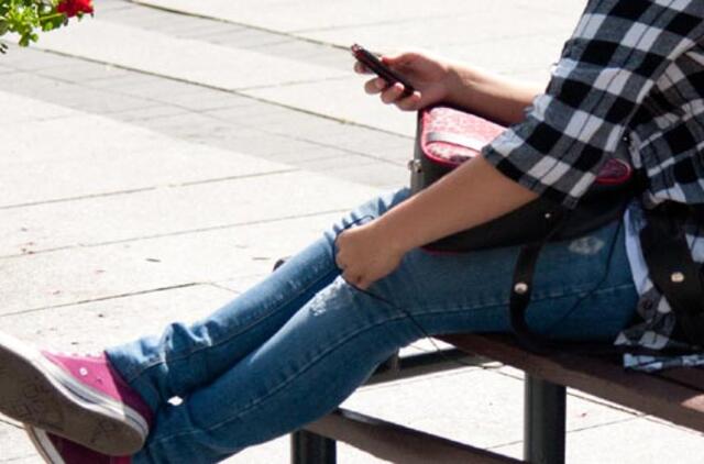 Tyrimas: išmanieji telefonai vaikams atveria kelią į smurto pasaulį