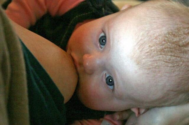 Tyrimas: krūtimi maitinami kūdikiai yra labiau suirzę ir daugiau verkia