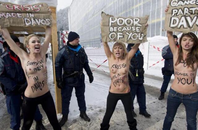 Ukrainos feministės surengė protesto akciją Davose
