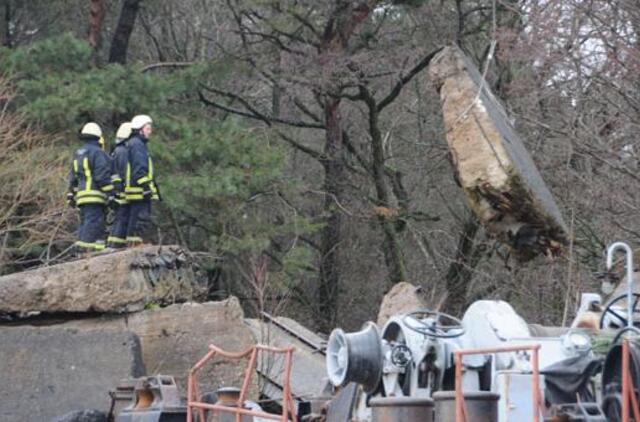 Vyriškio kūnas ištrauktas iš nuolaužų krūvos