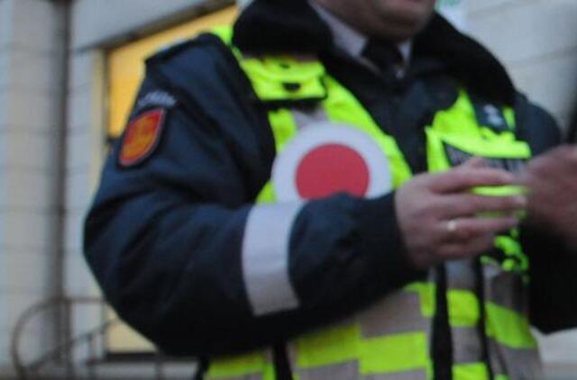 Apsaugininkai bare sumušė policininką