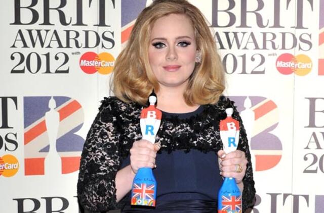 Atlikėja Adele triumfavo Britų muzikos apdovanojimų ceremonijoje
