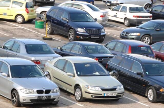 Dėl šalčių krito automobilių turgų lankomumas