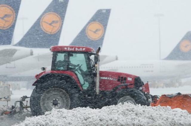 Dėl sniego ir šalčio sutriko Miuncheno oro uosto darbas