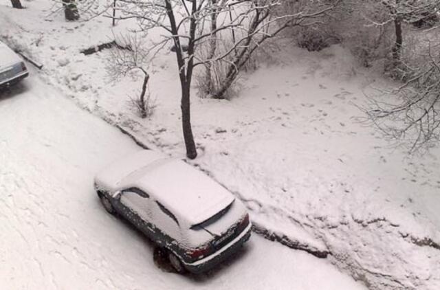 Didžiojoje Lietuvos dalyje sninga ir pusto pažeme