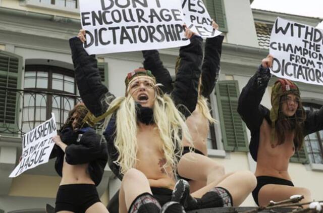 "Femen" surengė akciją prie Tarptautinės ledo ritulio federacijos būstinės