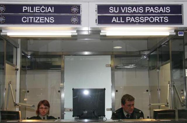 Oro uostuose įkliuvo policijos ieškomi vyrai