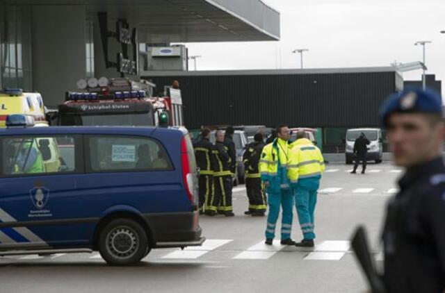 Policija sulaikė Amsterdamo oro uostą susprogdinti grasinusį vyrą