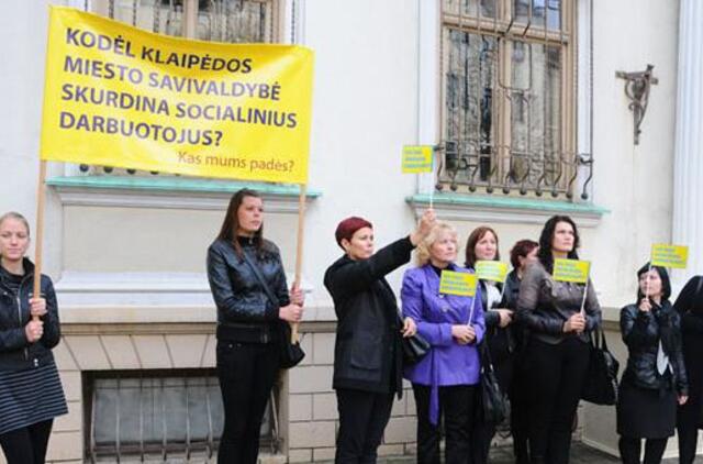 Socialiniams darbuotojams pagaliau padidėjo atlyginimai