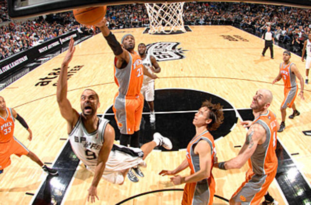 "Spurs" iškovojo dešimtąją pergalę iš eilės