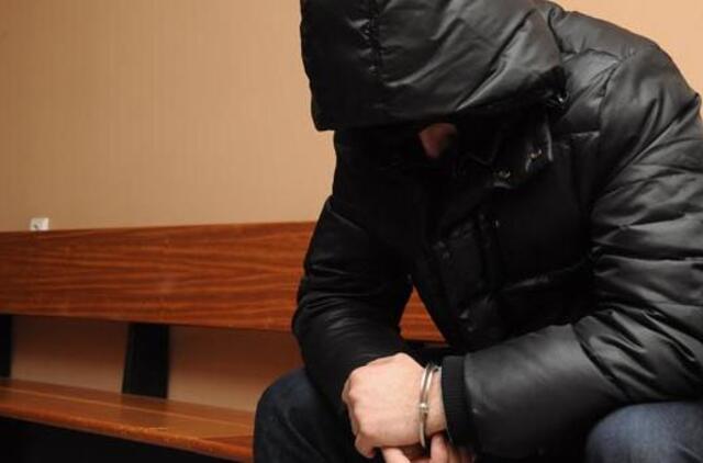 Susikompromitavę pareigūnai paleisti į laisvę