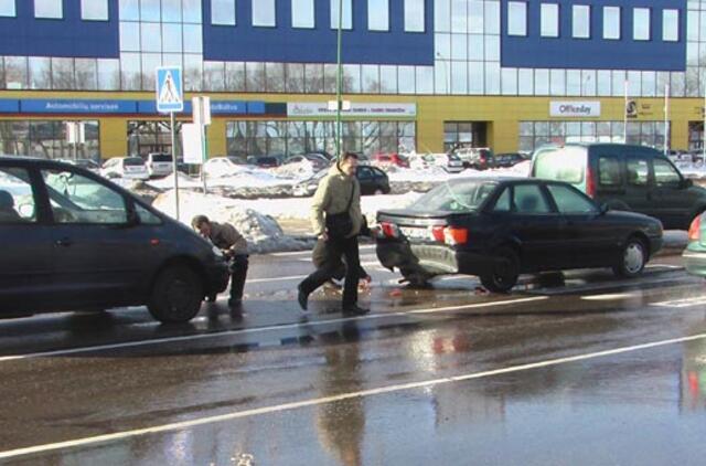 Ties pėsčiųjų perėja verta vairuoti atidžiau