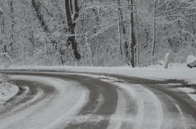 Vakarų Lietuvoje yra apšalusių kelių