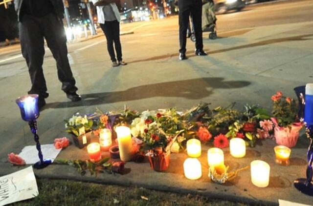 Whitney Houston prigėrė vonioje?