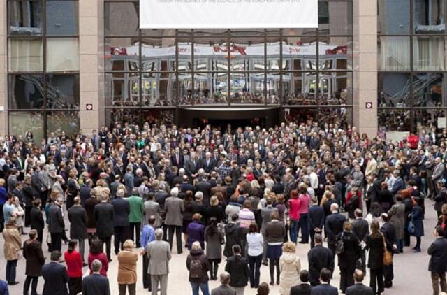 Belgijoje pagerbtos 28 per autobuso avariją Šveicarijoje žuvusios aukos