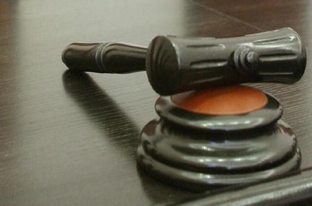 Bolivijos teisėjas priimdamas sprendimus "konsultuojasi" su kokainmedžio lapu