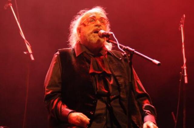 Demio Roussos suvenyrai