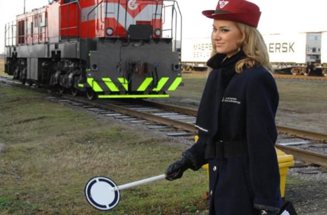 Geležinkelininkai vėl mėto akmenis į savivaldybės daržą