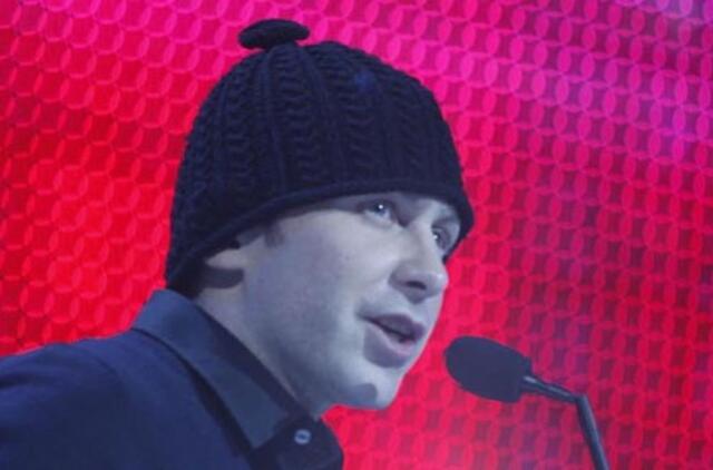 Į Singapūrą išvykusį Selą norėję apklausti pareigūnai nerado dainininko namų