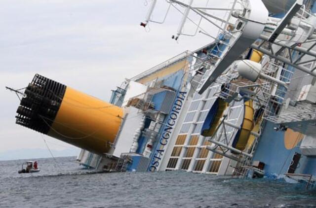 Iš "Costa Concordia" laivo išpumpuoti visi degalai