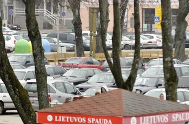 Ketinama apmokestinti automobilius Kretingos centre